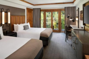 Luxury Hotel Room With 2 Queen Beds In Lionshead Village